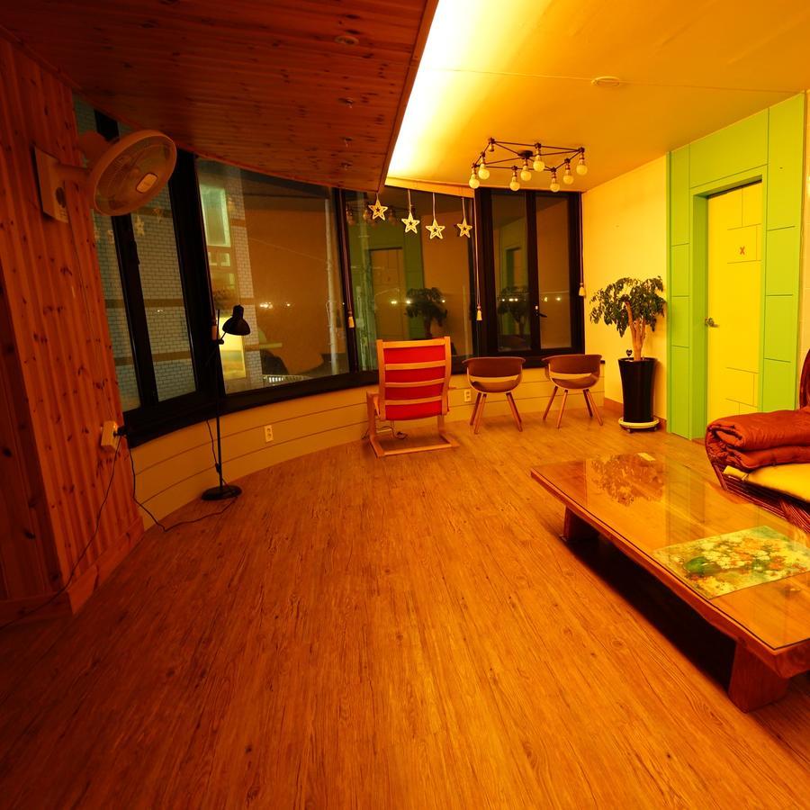 My Mother Guesthouse Чеджудо Экстерьер фото